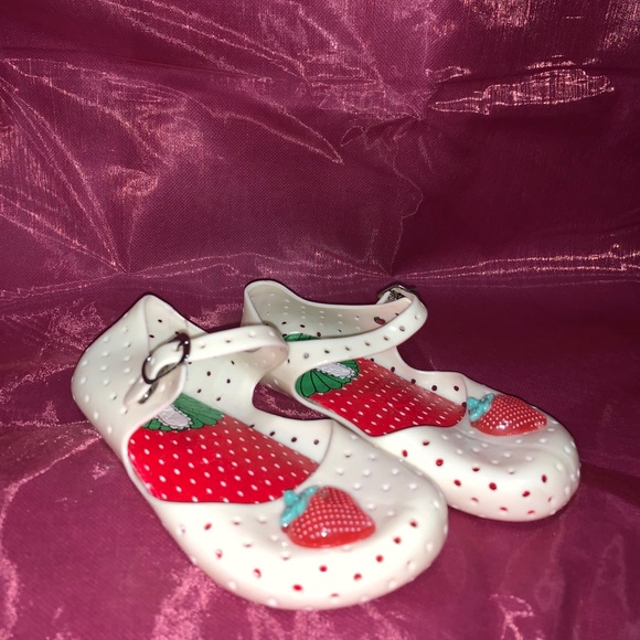 Other - ❤️ Slip-on girls shoes w/strawberry size 29/6T